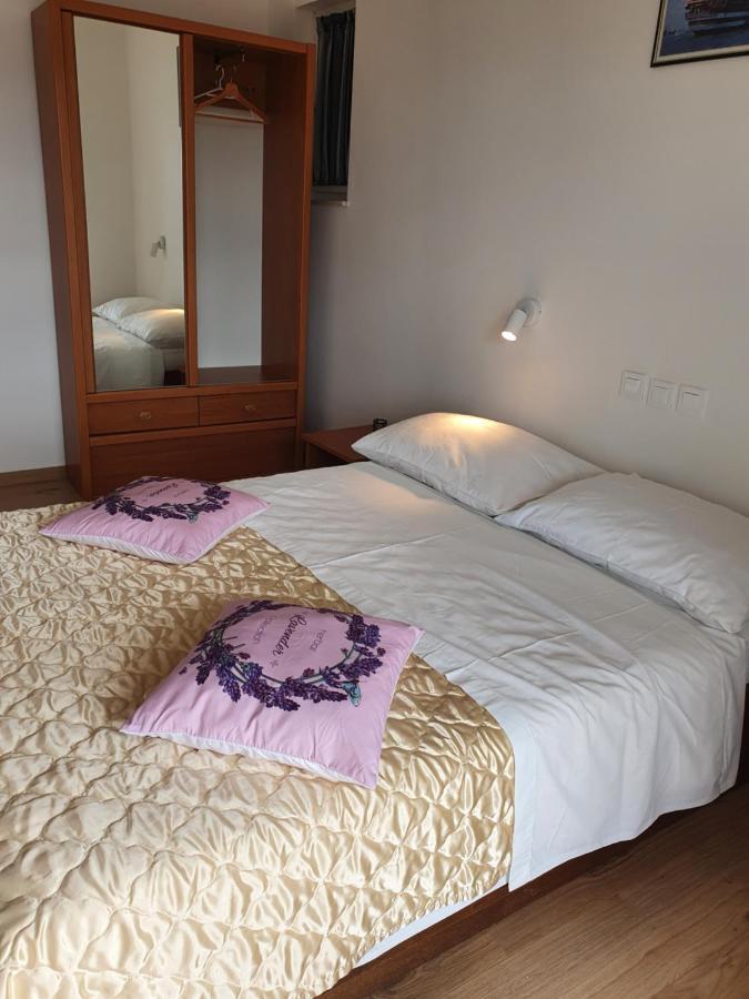 Apartmani Babic Dugi Rat Eksteriør billede
