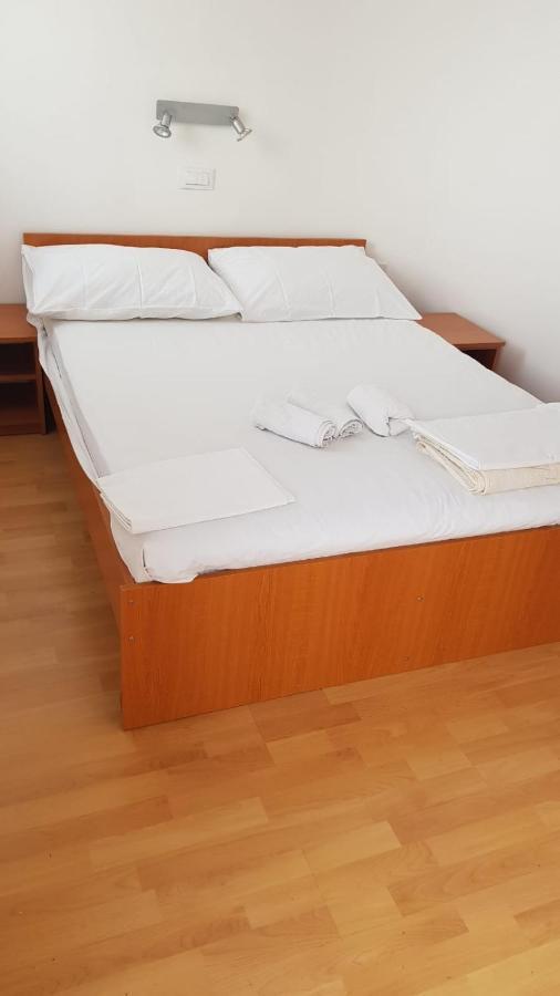 Apartmani Babic Dugi Rat Eksteriør billede